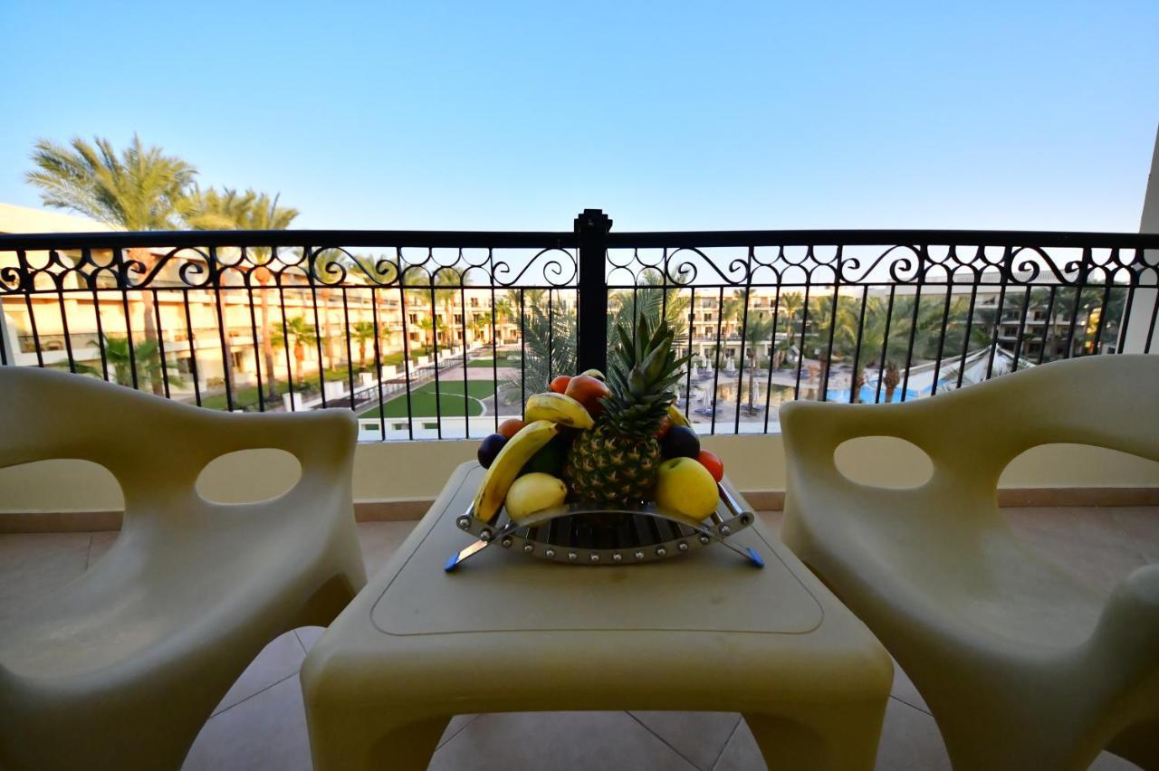 Xperience Kiroseiz Aquapark Premier-Naama Bay Sharm El Sheikk Exterior foto A balcony at a hotel